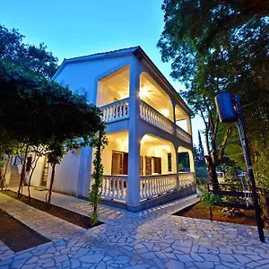 Apartment Karmelic